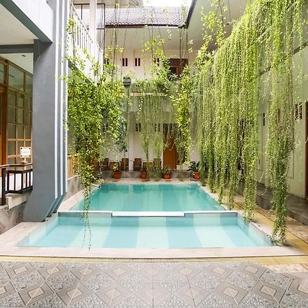 Urbanview Hotel Blok O International By Reddoorz Baturetno Esterno foto