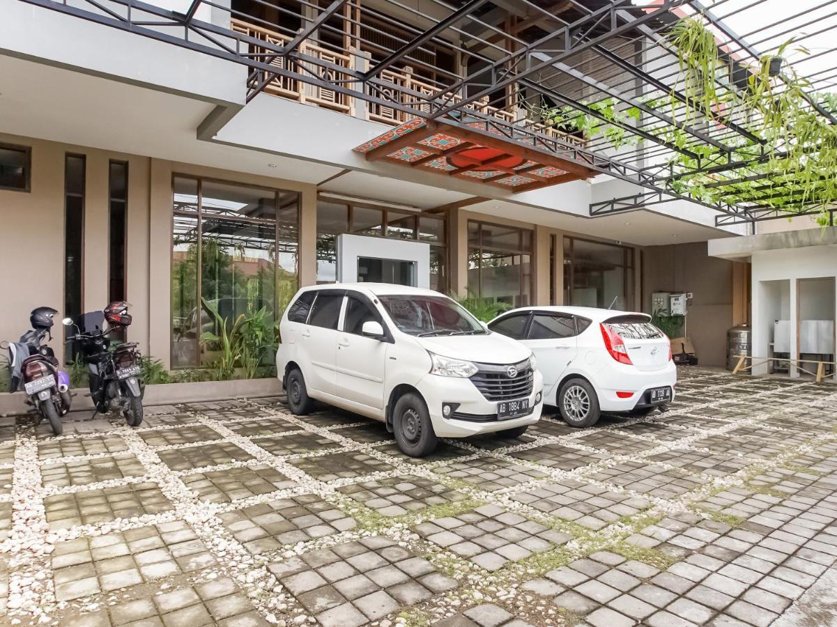 Urbanview Hotel Blok O International By Reddoorz Baturetno Esterno foto